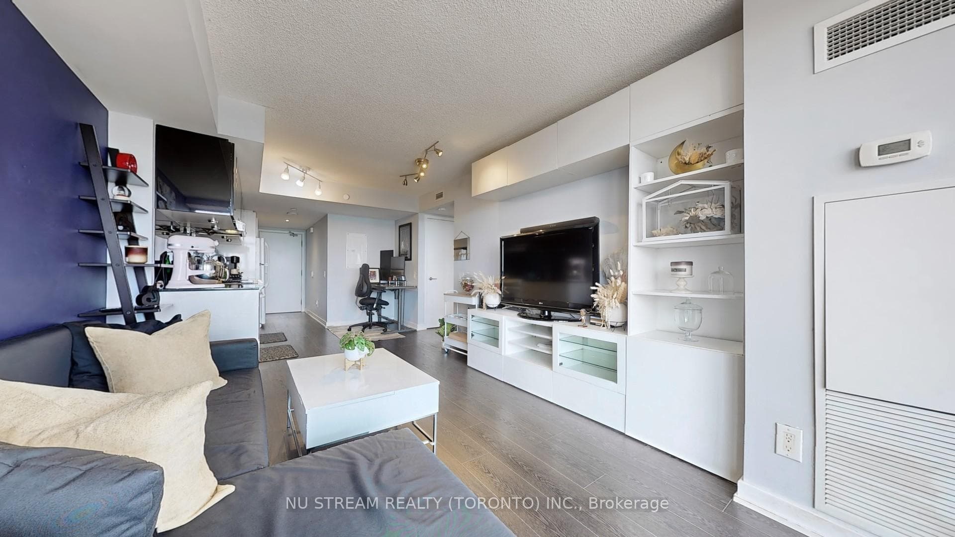 72 Esther Shiner Boulevard Unit 2111 photo 9