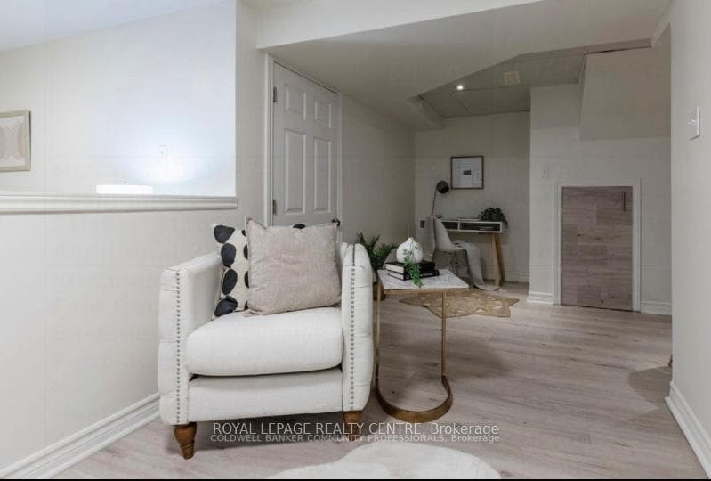 256 Charlton Avenue photo 3