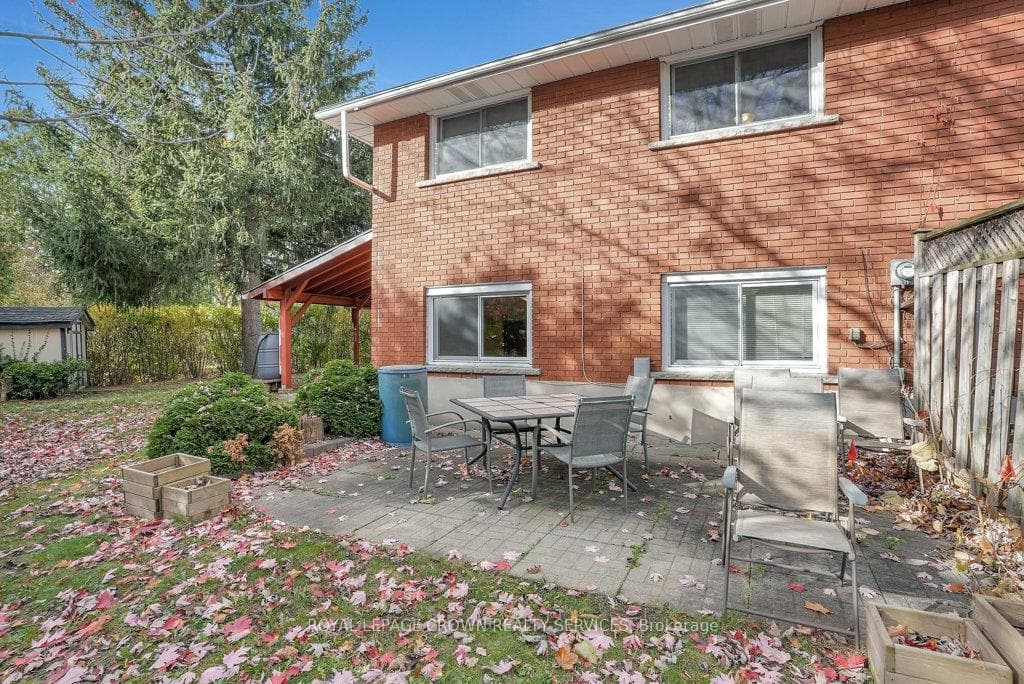 104 Strathcona Crescent photo 32