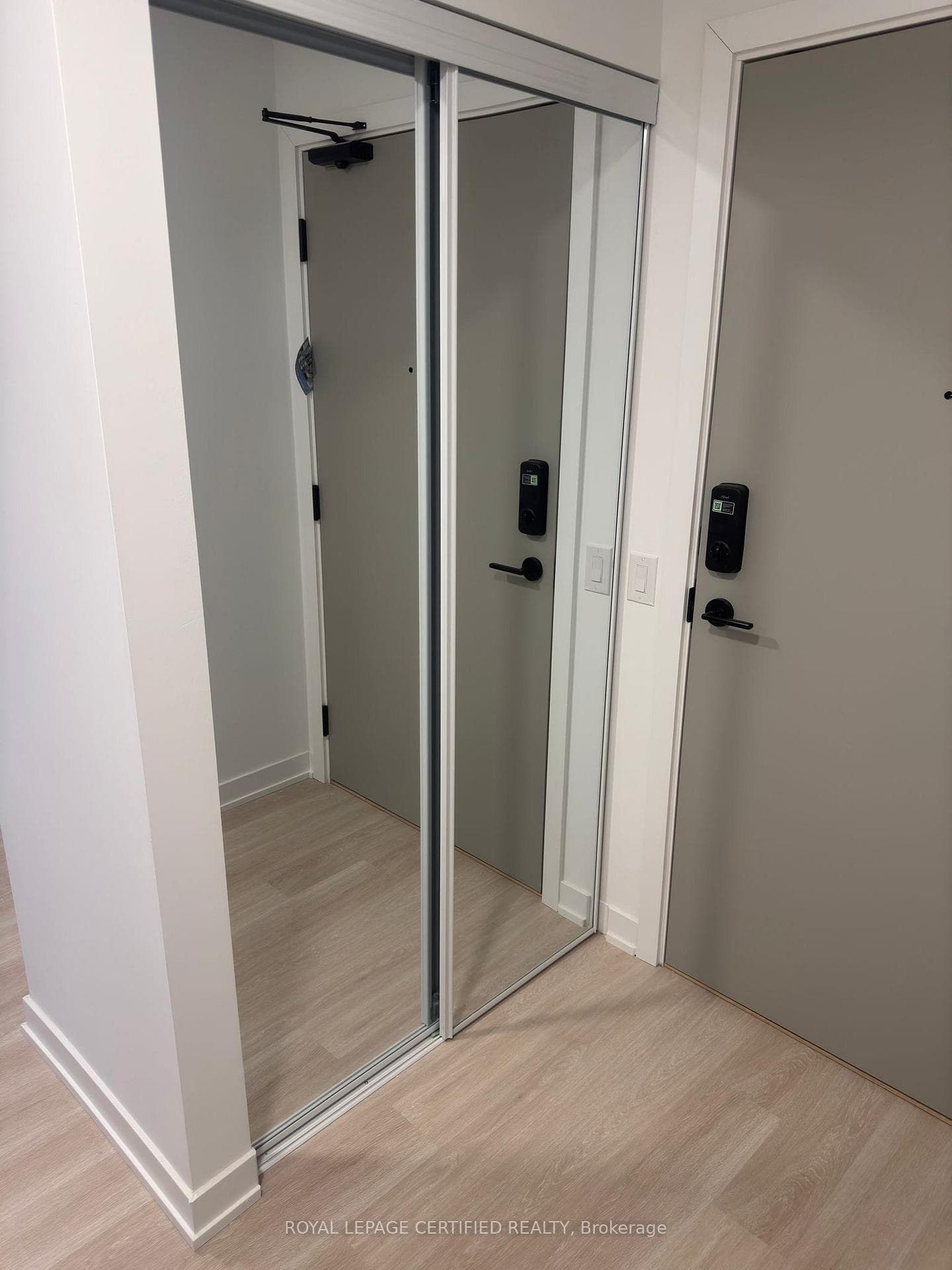 5105 Hurontario Street Unit 1211 photo 6