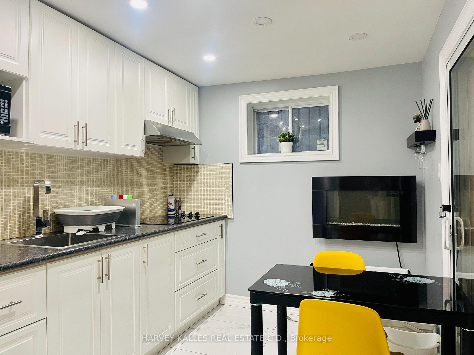 1538 Davenport Road Unit Lower photo 6