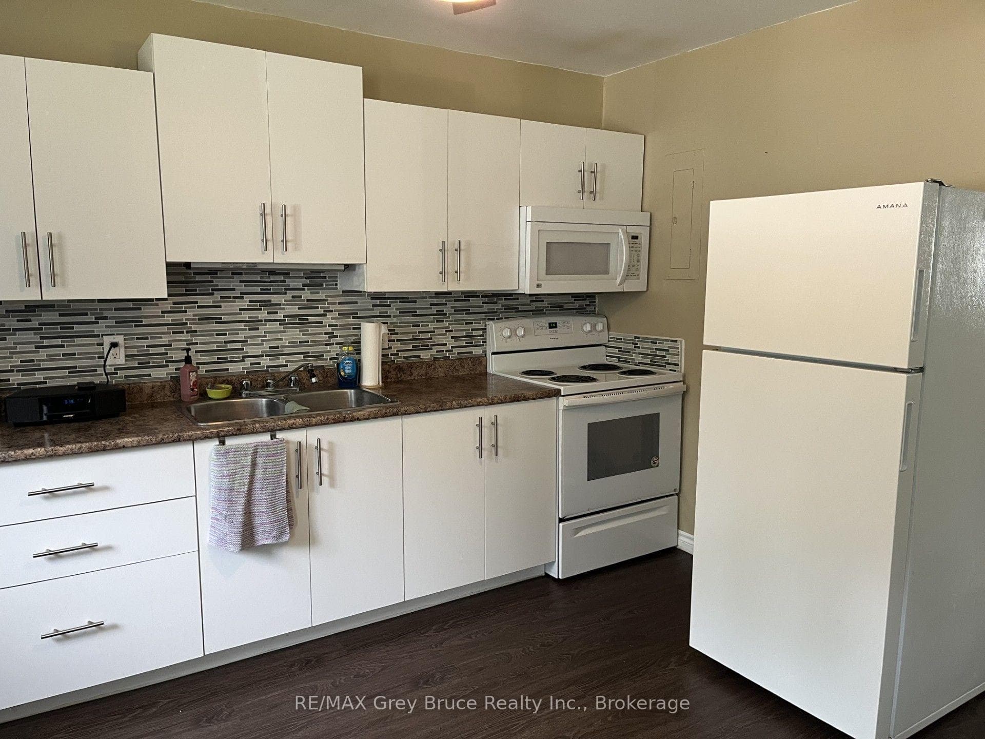 496 Elizabeth Street Unit 2 photo 4