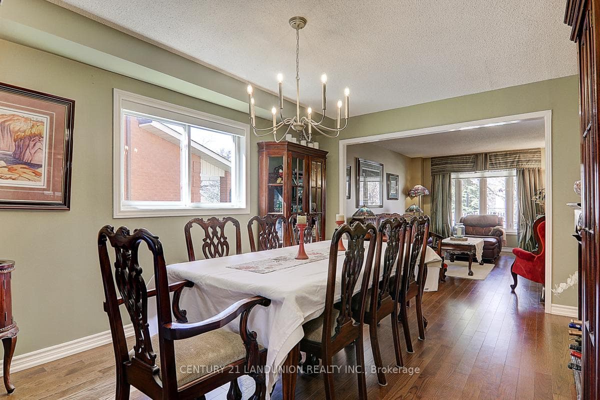 304 Goldhawk Trail photo 11