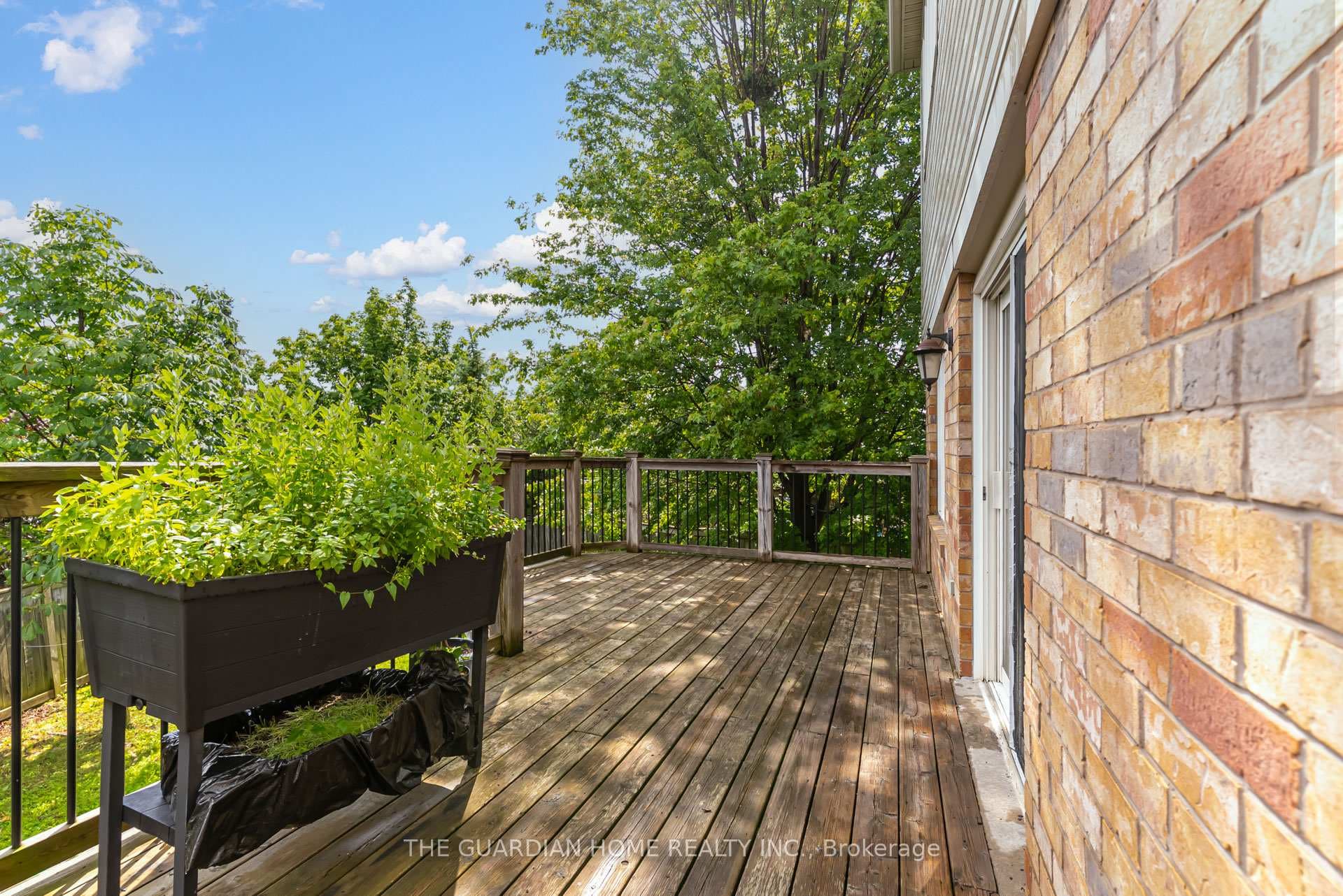1214 Harlstone Crescent photo 47
