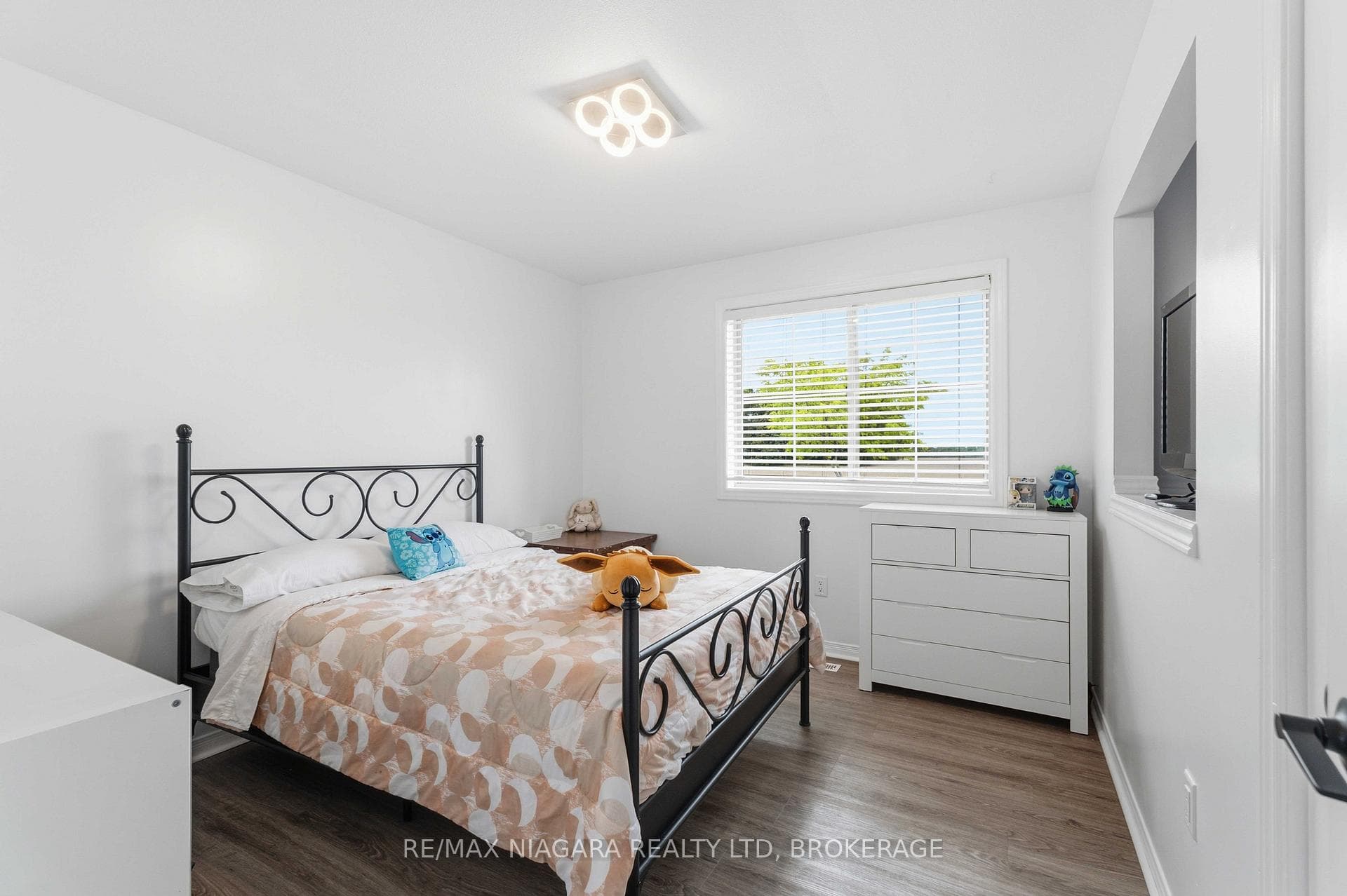 661 Carl Road photo 16