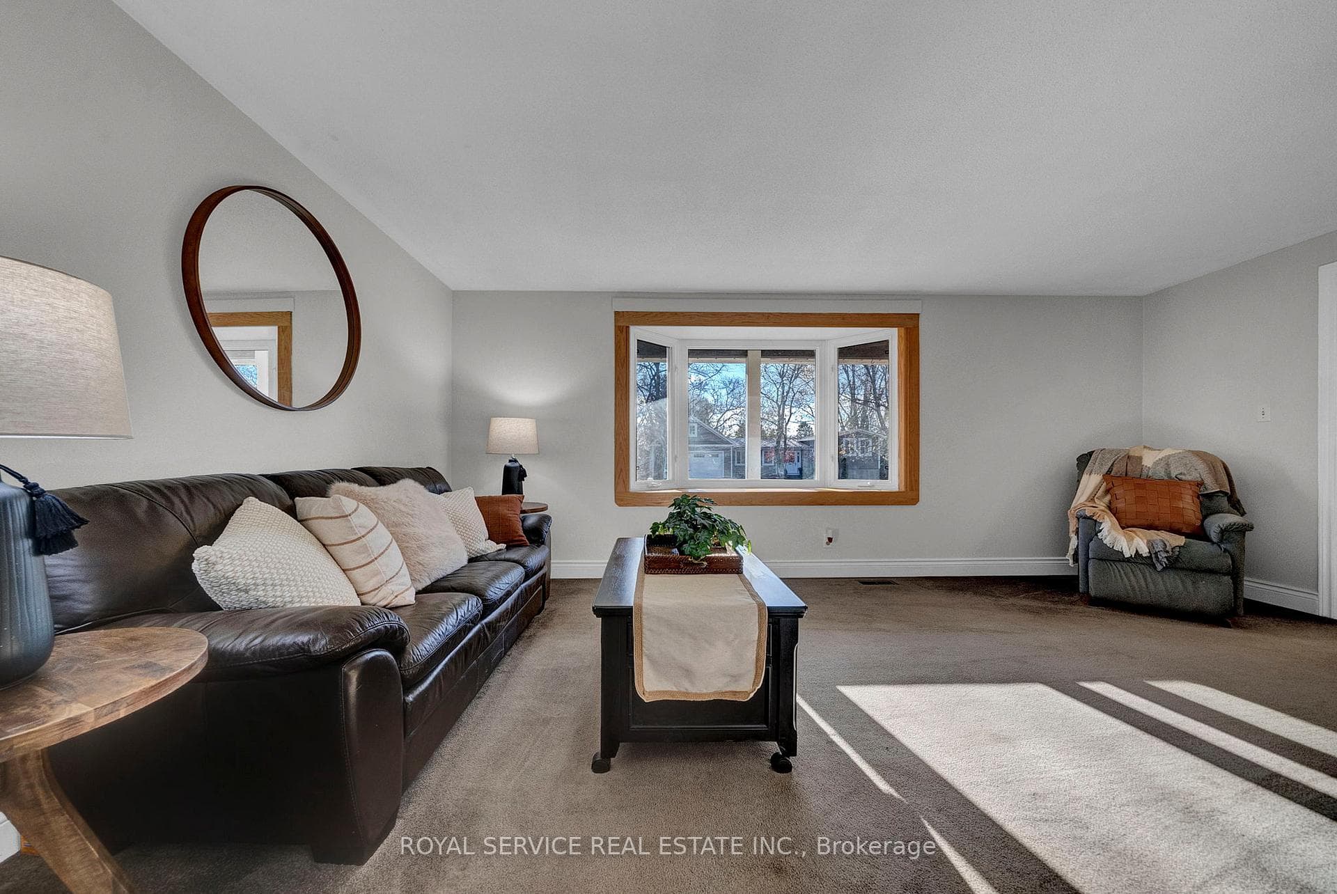 Lots of Natural LIght (South Facing)