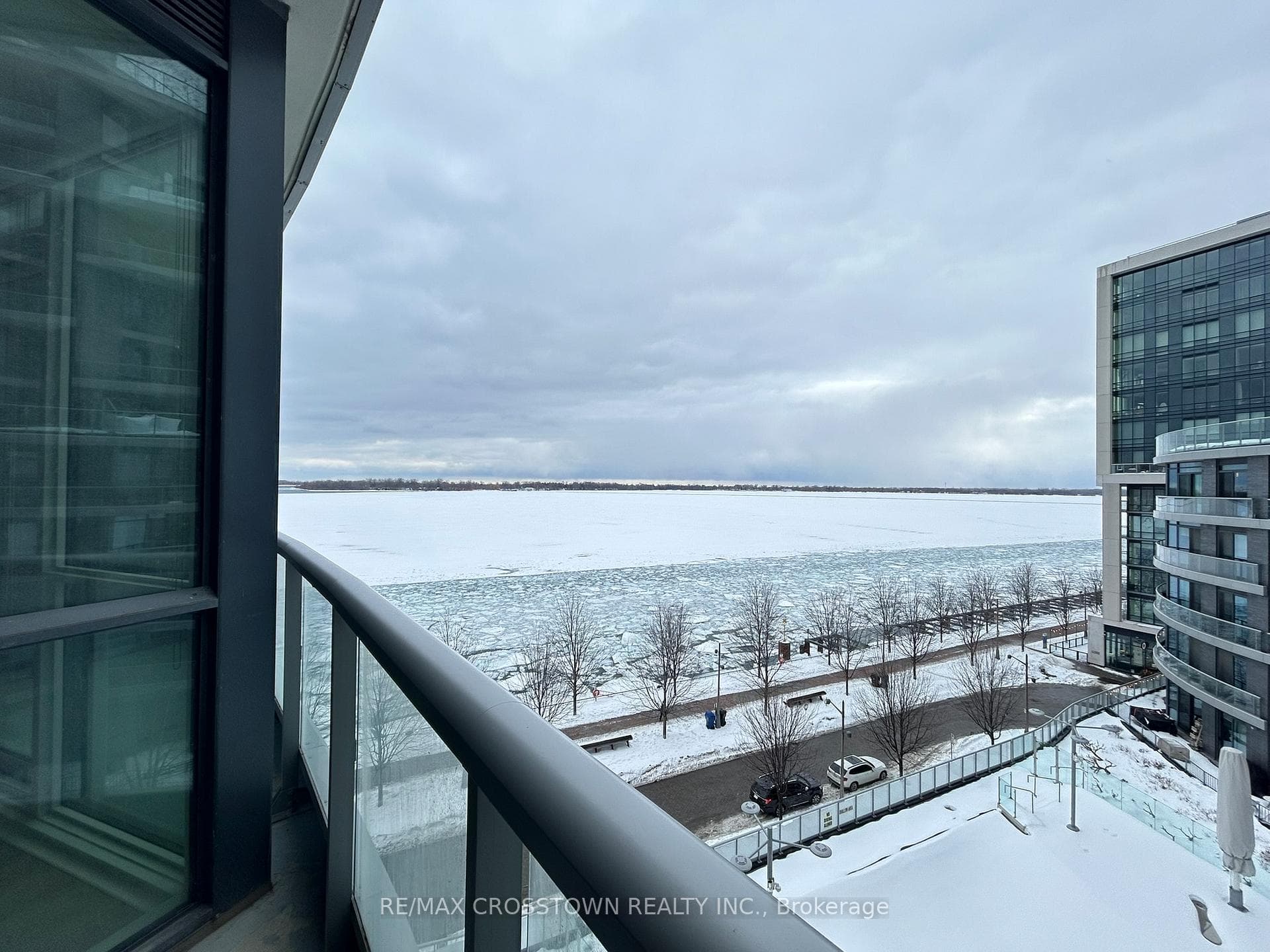 1 Edgewater Drive Unit 615 photo 1