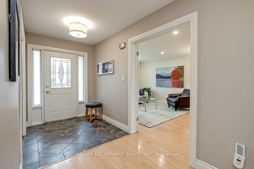 190 Seymour Drive photo 2