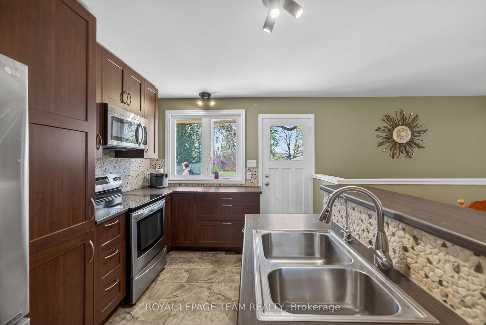 105 Fortune Street photo 13