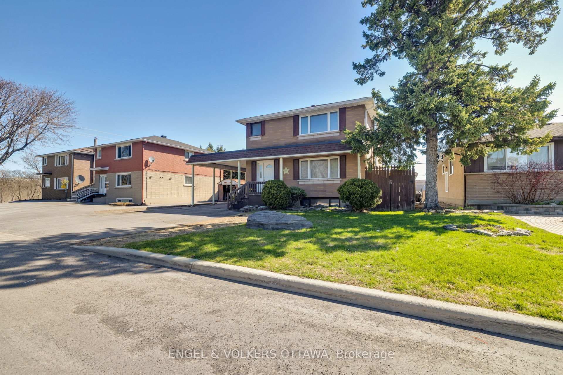 1311 S Avenue photo 3