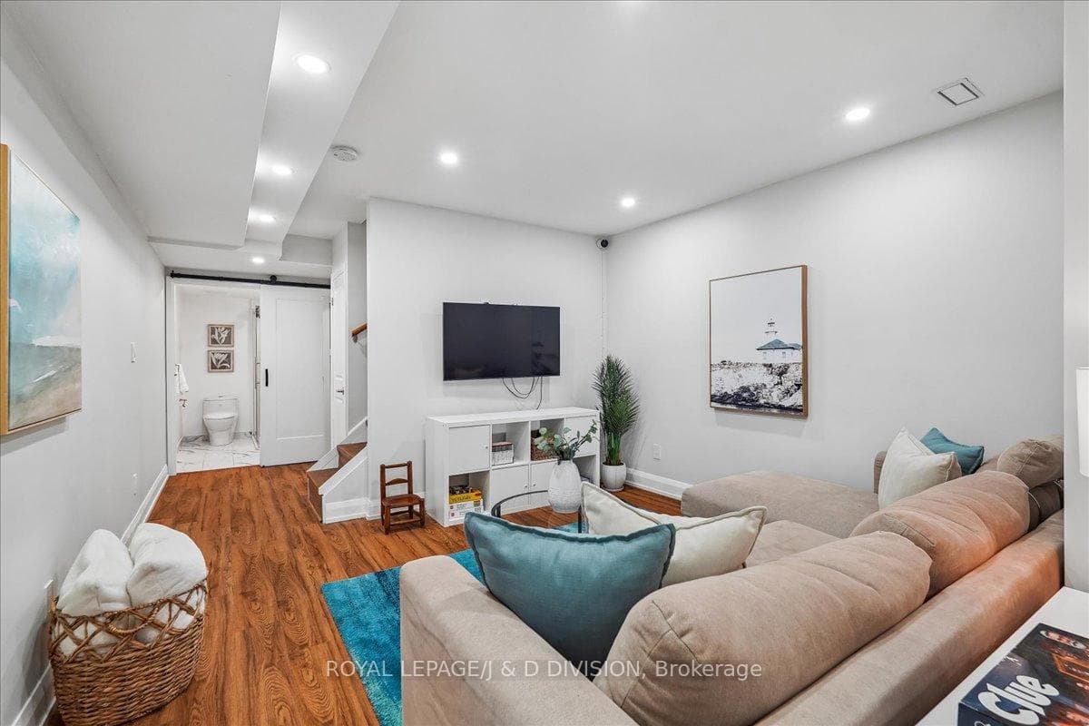 159 Ranleigh Avenue photo 25