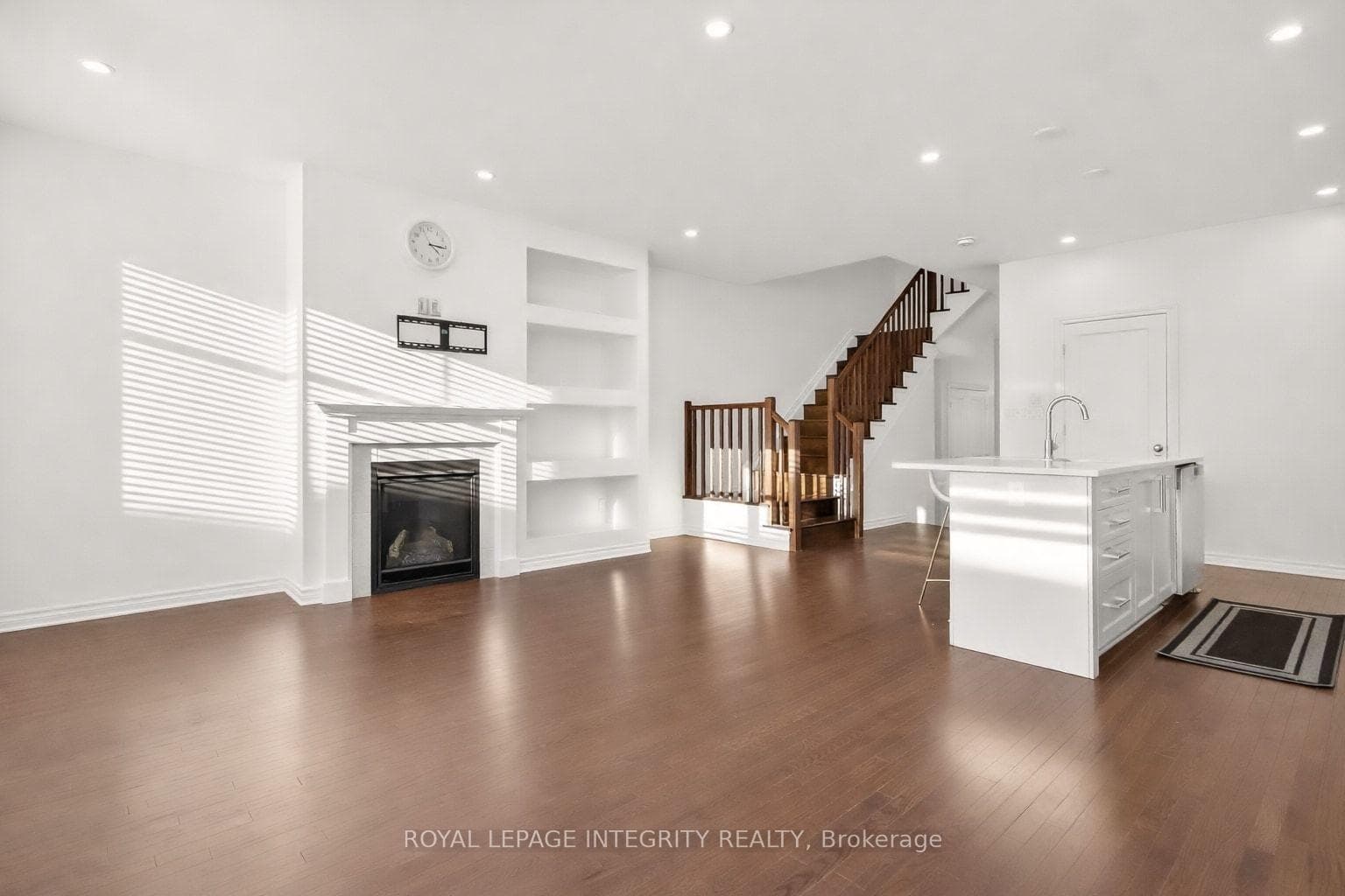 165 Angelonia Crescent photo 5