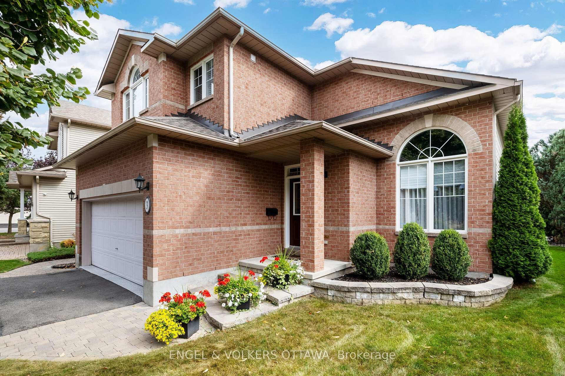3 Baroness Drive photo 1