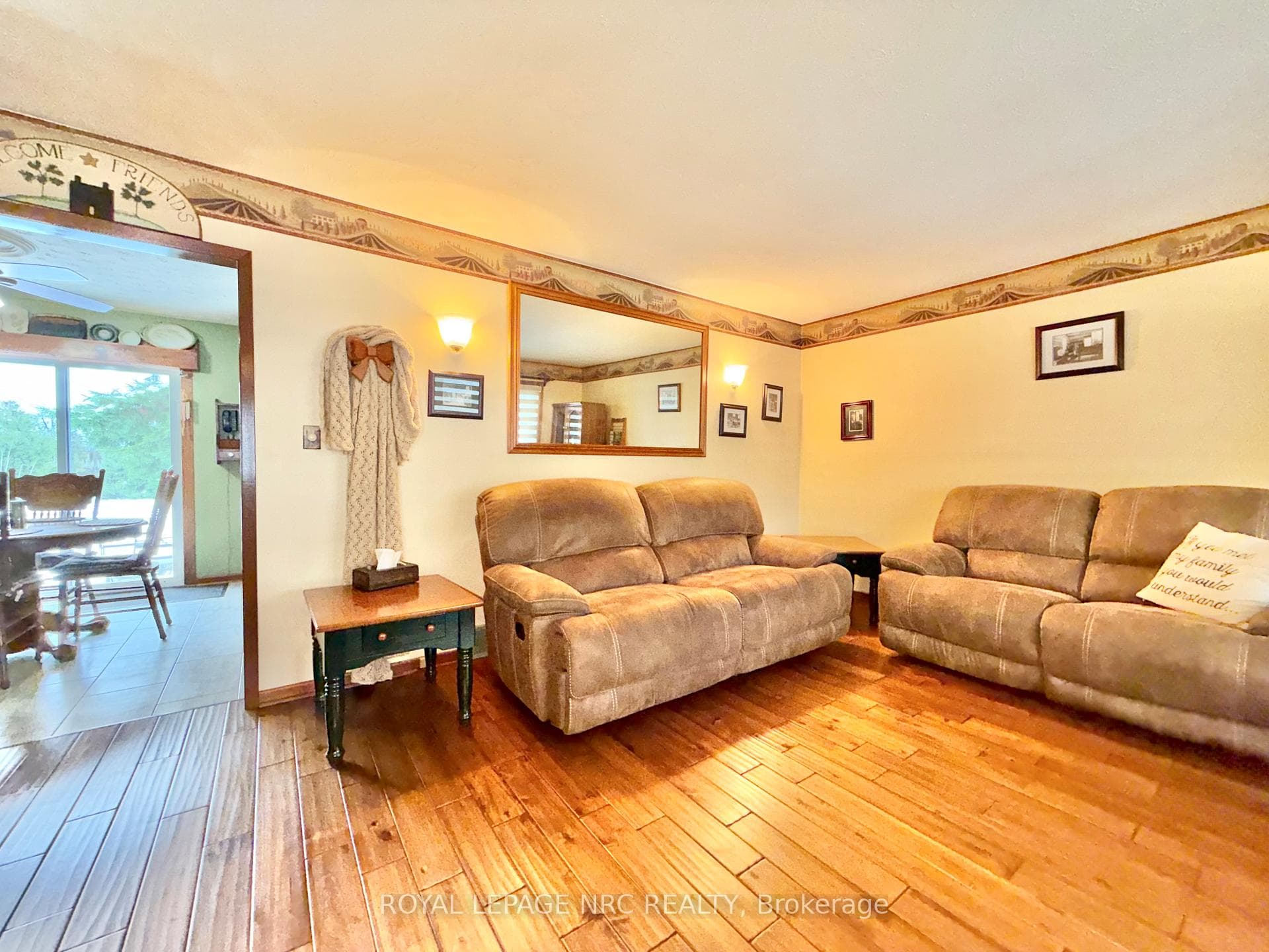 entry to dining/kitchen area off living room