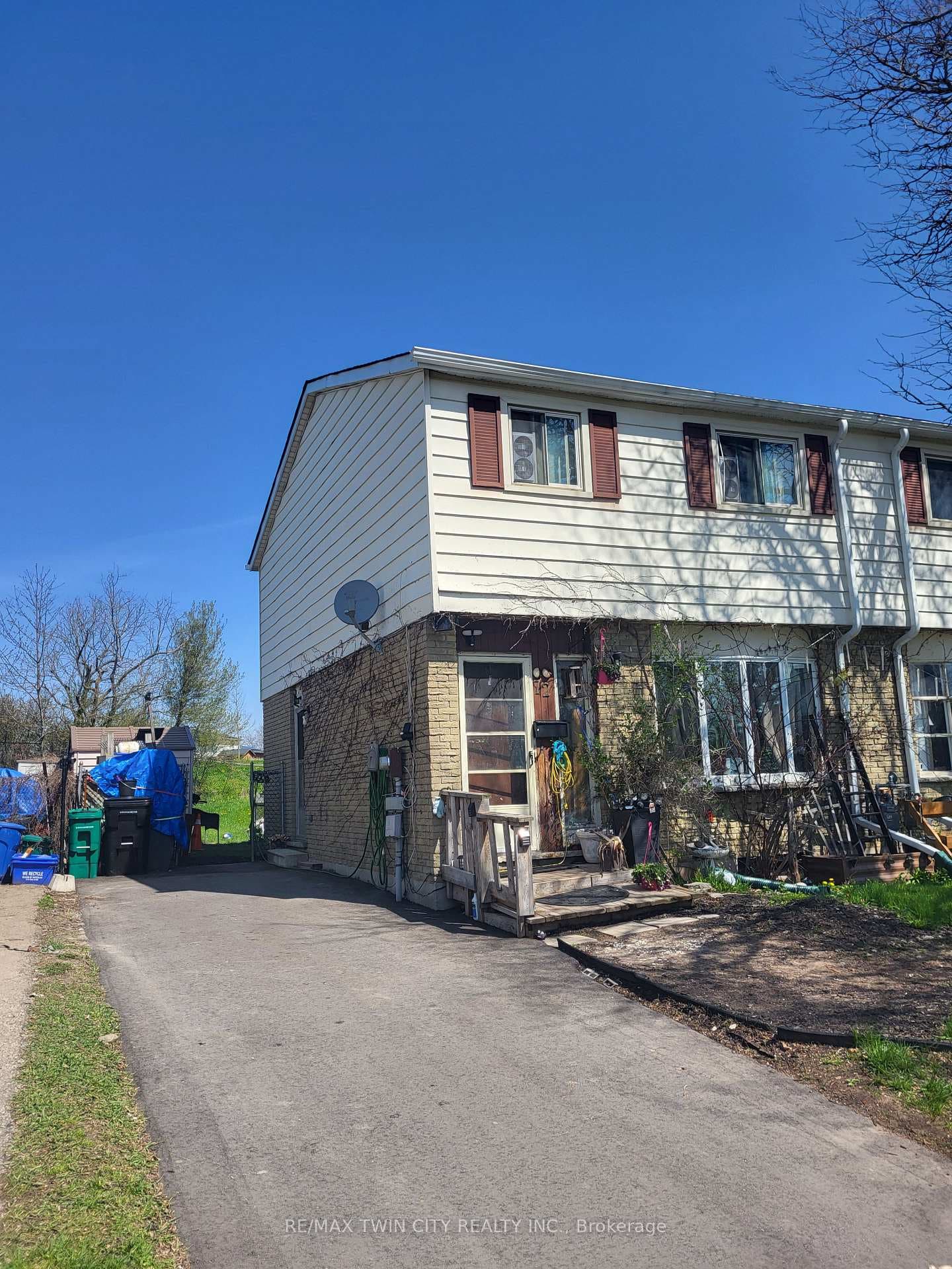 72 Timberlane Crescent photo 1