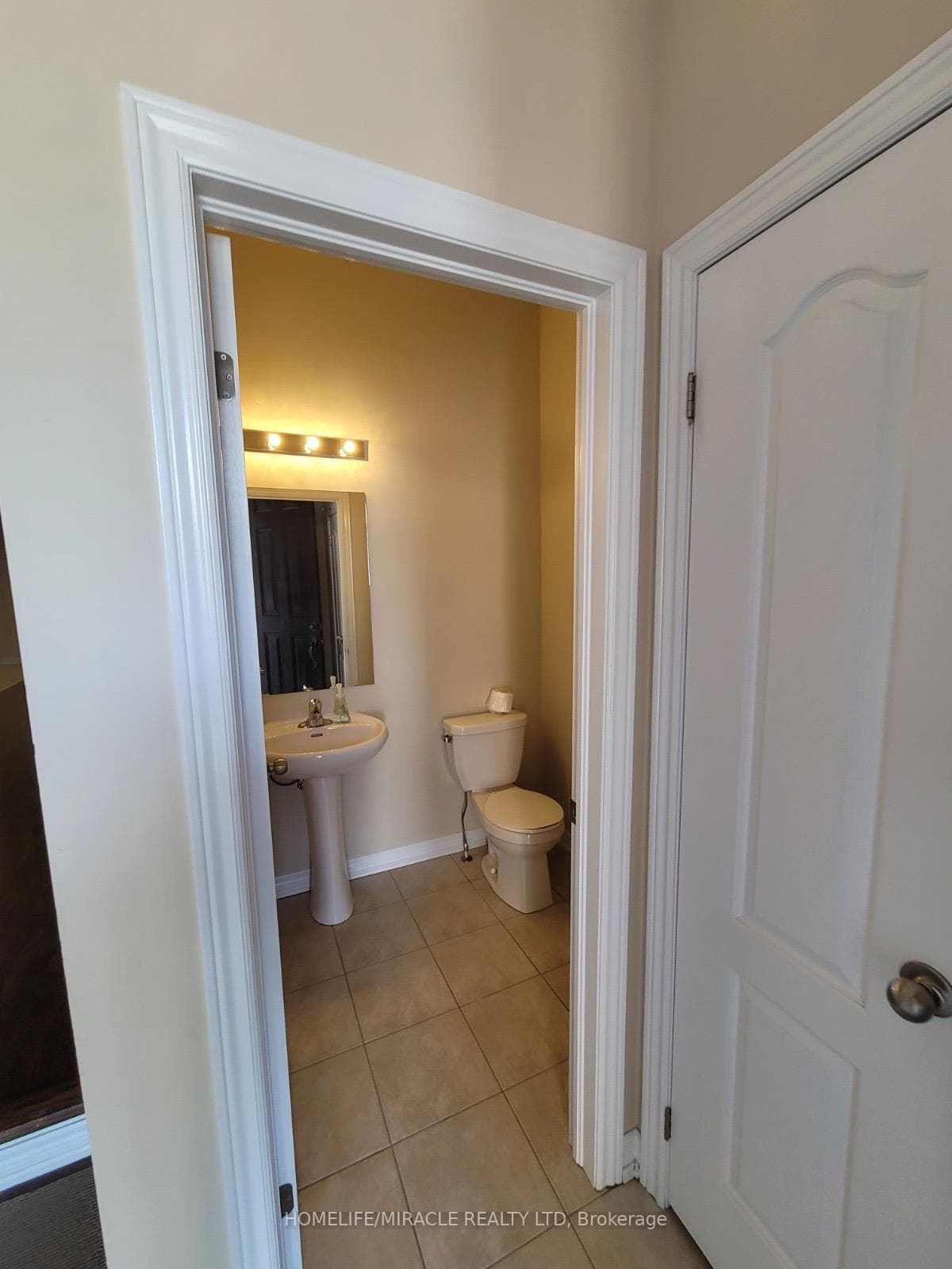 7 Campwood Crescent photo 10
