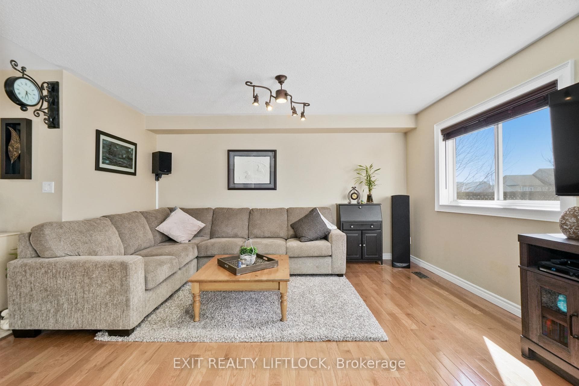 561 Garbutt Terrace photo 9