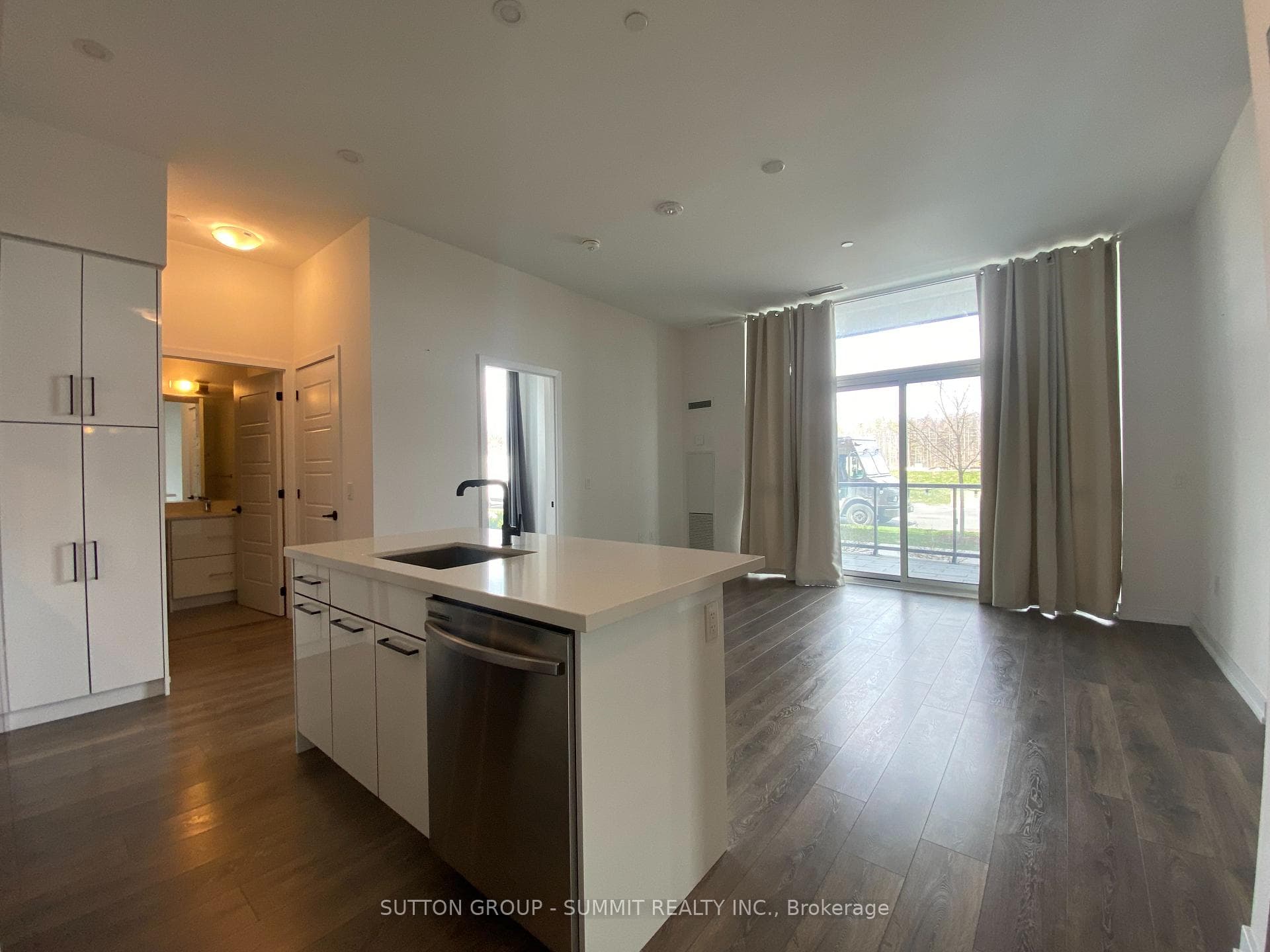 415 SEA RAY Avenue Unit 105 photo 9