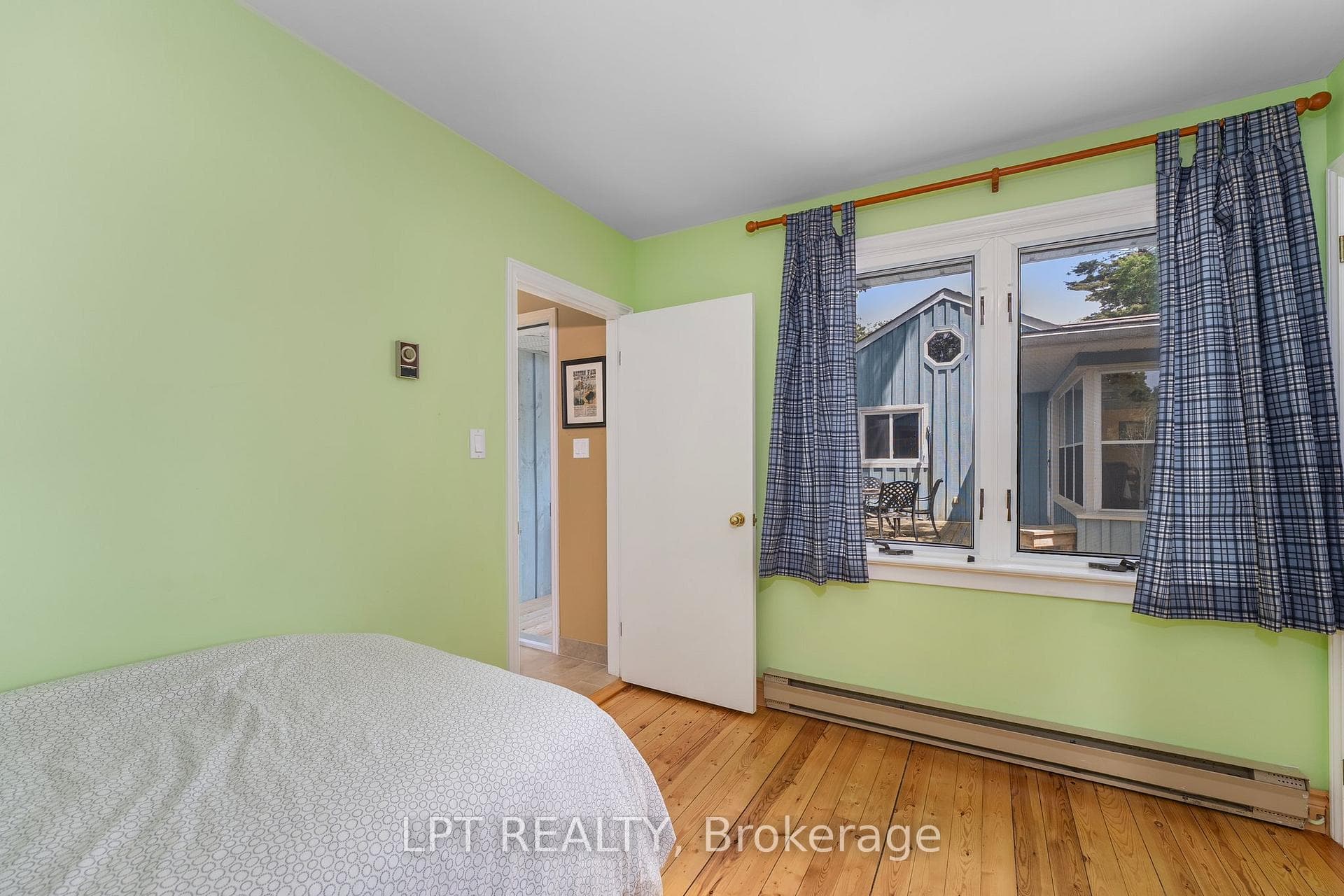 101 Hedge Road photo 34