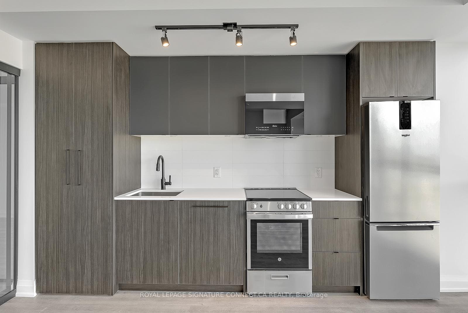 2369 Danforth Avenue Unit 403 photo 9