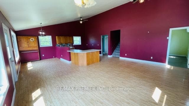 8 Hastings Drive photo 3