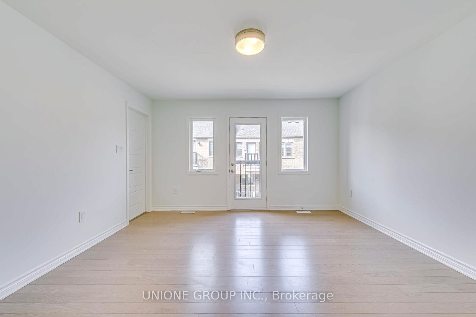 3038 Merrick Road photo 27