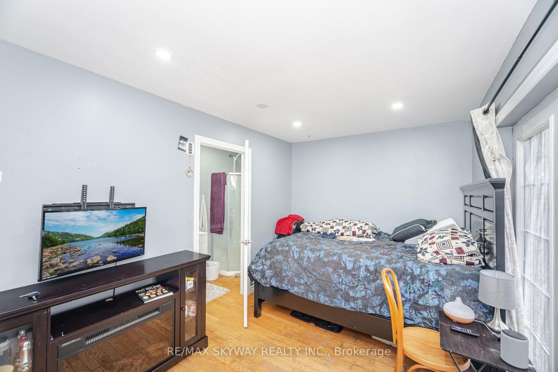 102 Queen Street photo 13