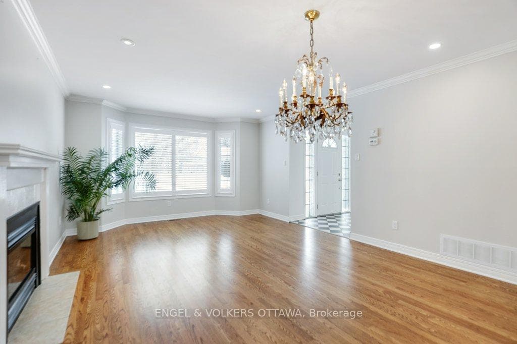 8 Mary Hill Crescent photo 23