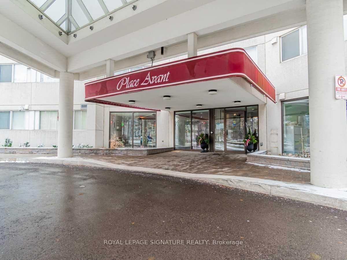 3700 Kaneff Crescent Unit 402 photo 2