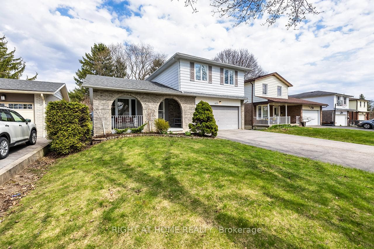 675 Waverly Street photo 4