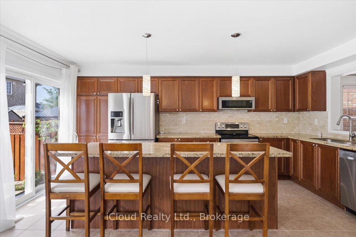 270 Whetham Heights photo 18