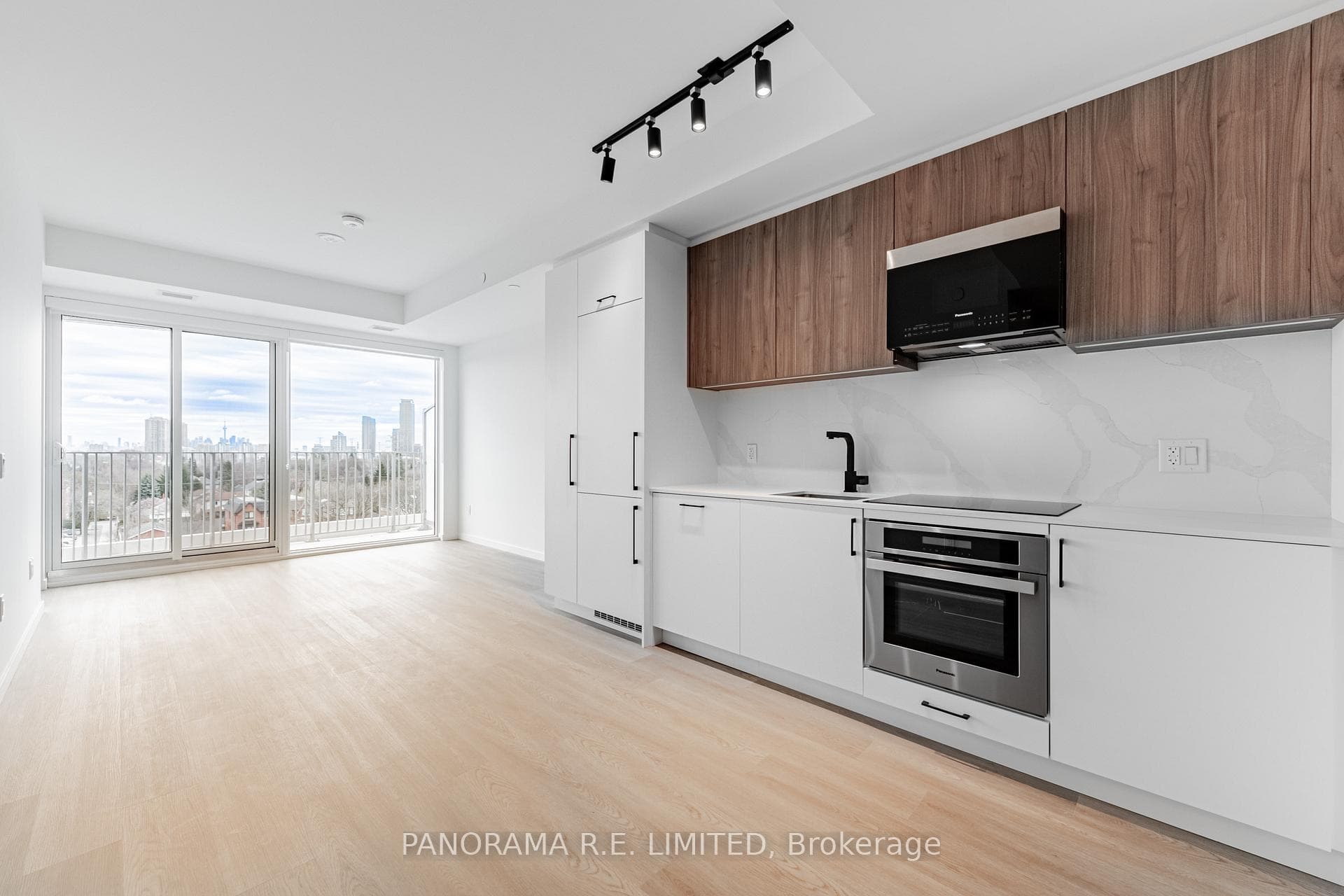 689 The Queensway N/A Unit 623 photo 1