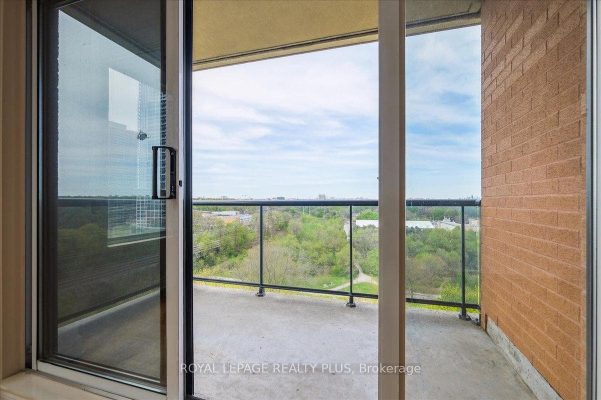 1 Lomond Drive Unit 1004 photo 18