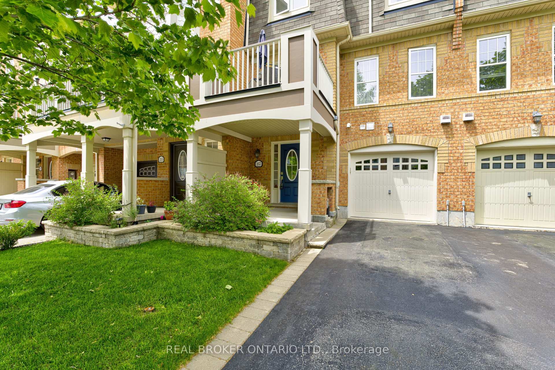 253 Wetenhall Landing photo 2