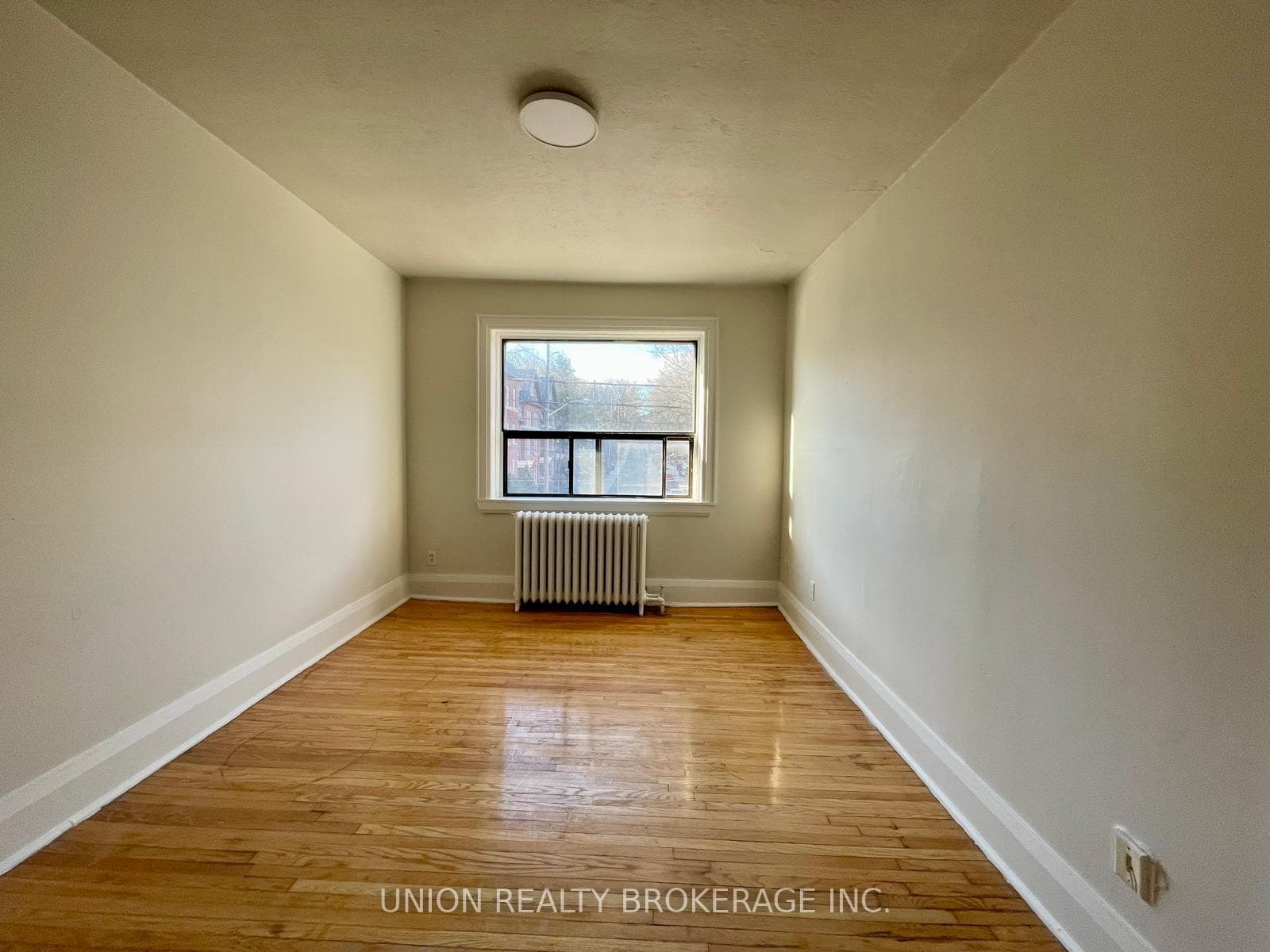 2451 Queen Street Unit 14 photo 2