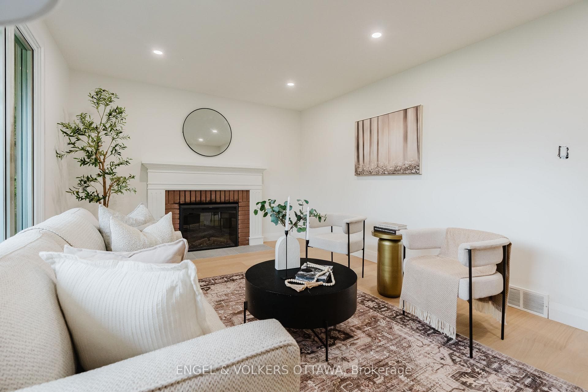 825 De Salaberry Street photo 6
