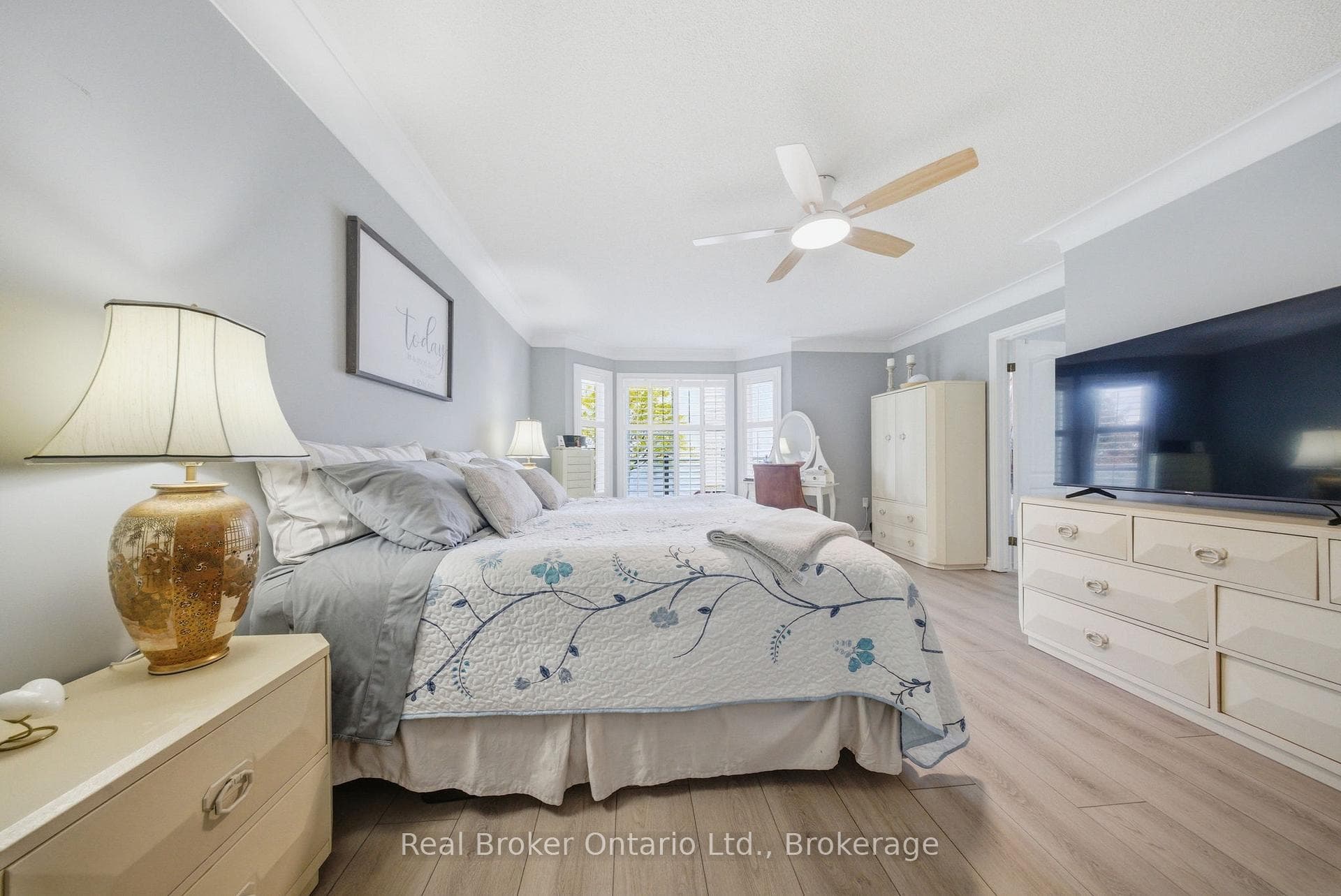 23 Edgewater Drive photo 12
