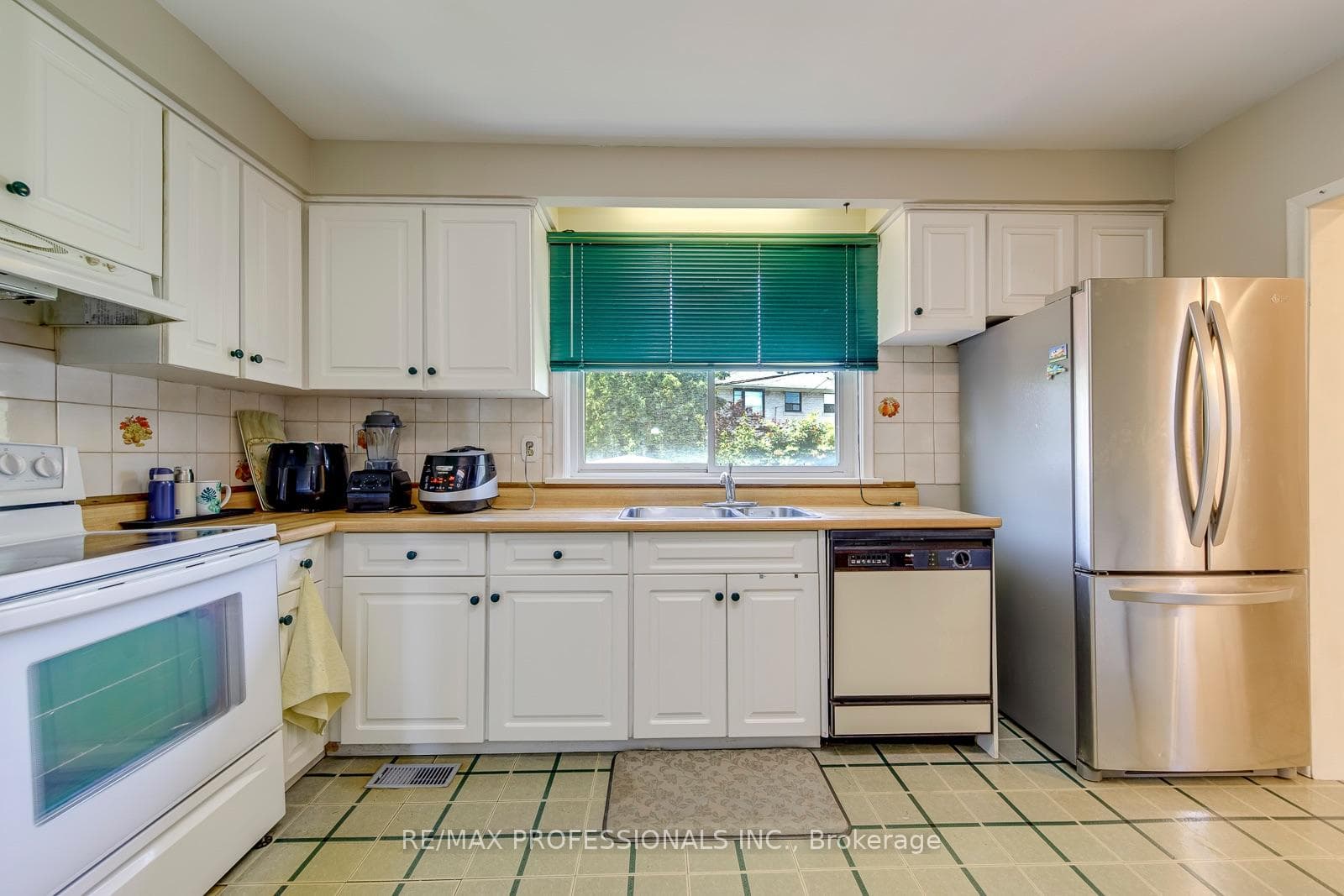 256 Wellesworth Drive photo 9
