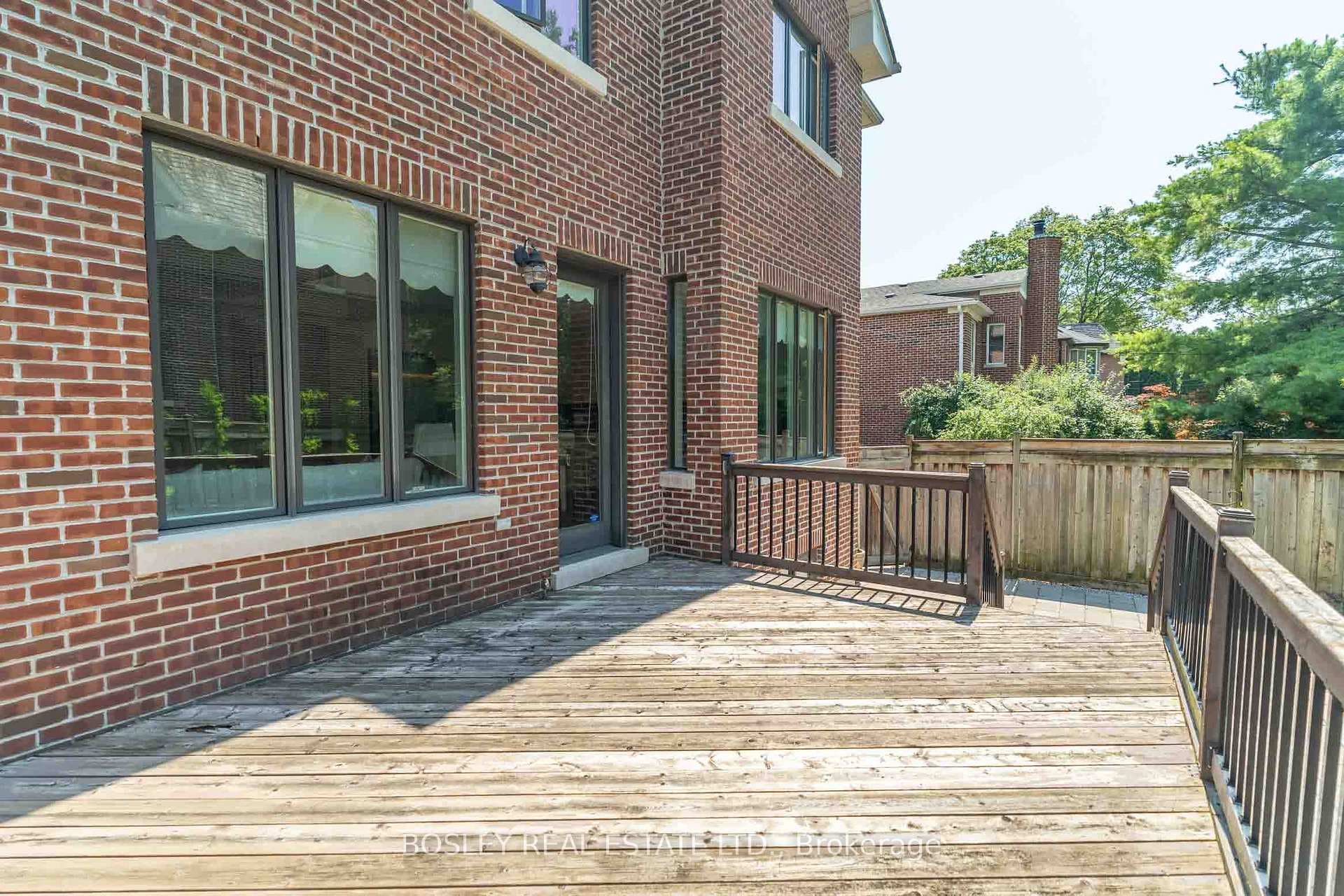 61 Rykert Crescent photo 40