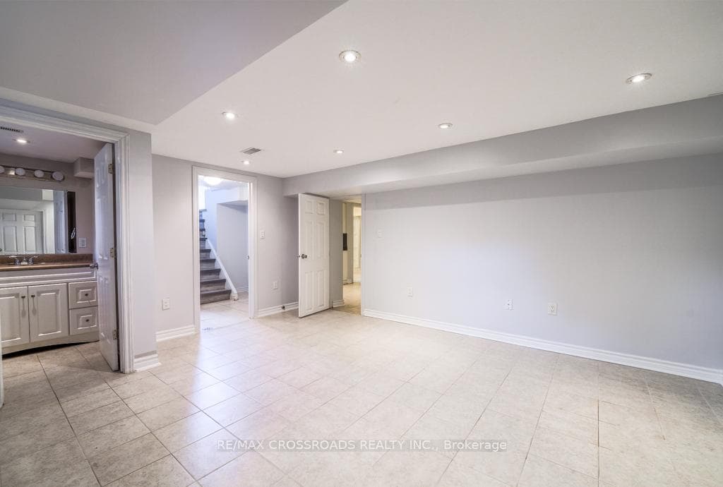 407 Marybay Crescent Unit BSMNT photo 3