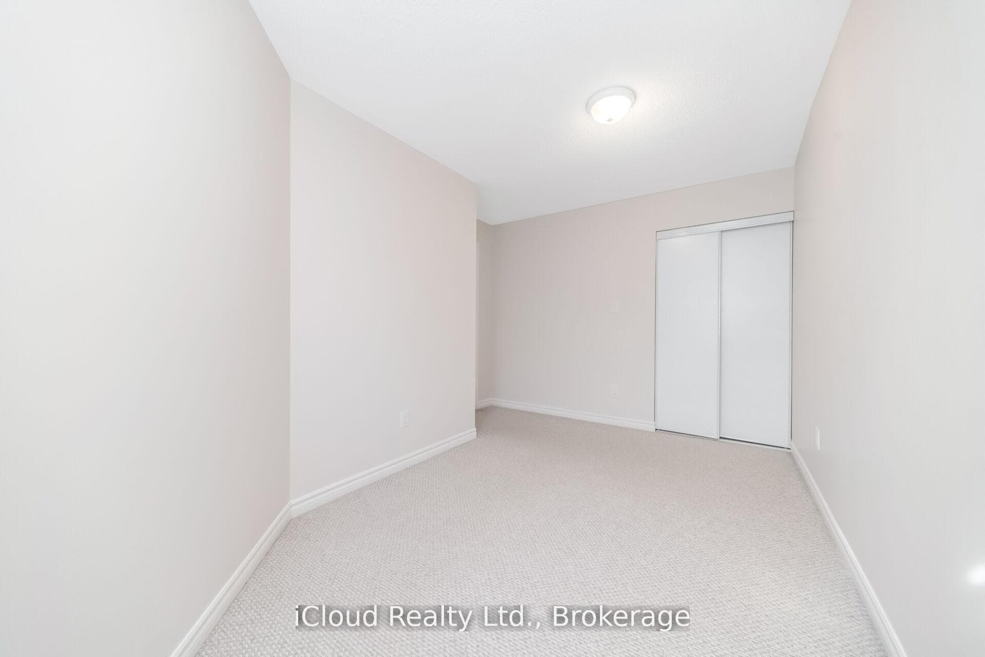 63 Spadina Road photo 27