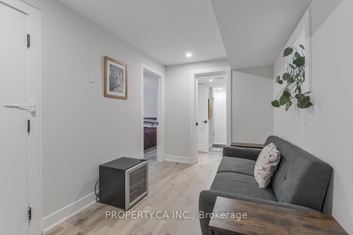 55 Glenshaw Crescent Unit Basement photo 8
