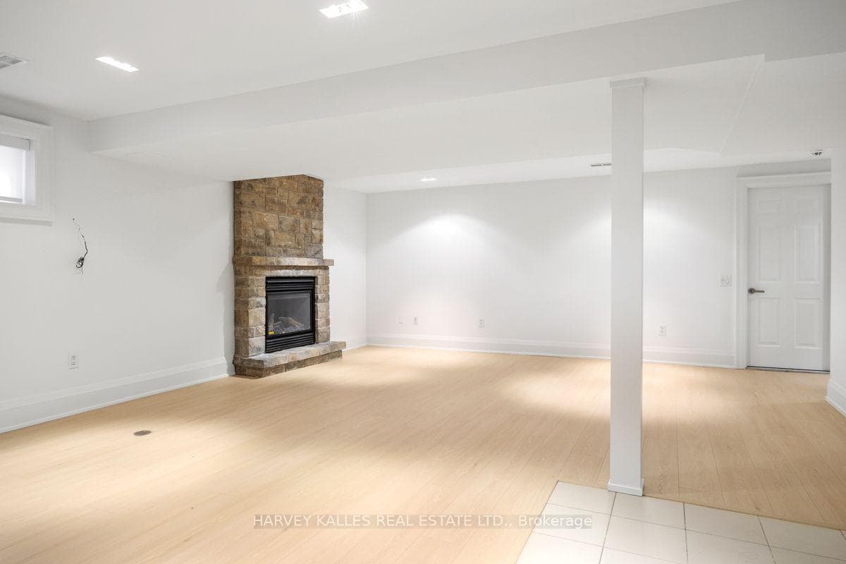 562 Bedford Park Avenue photo 34