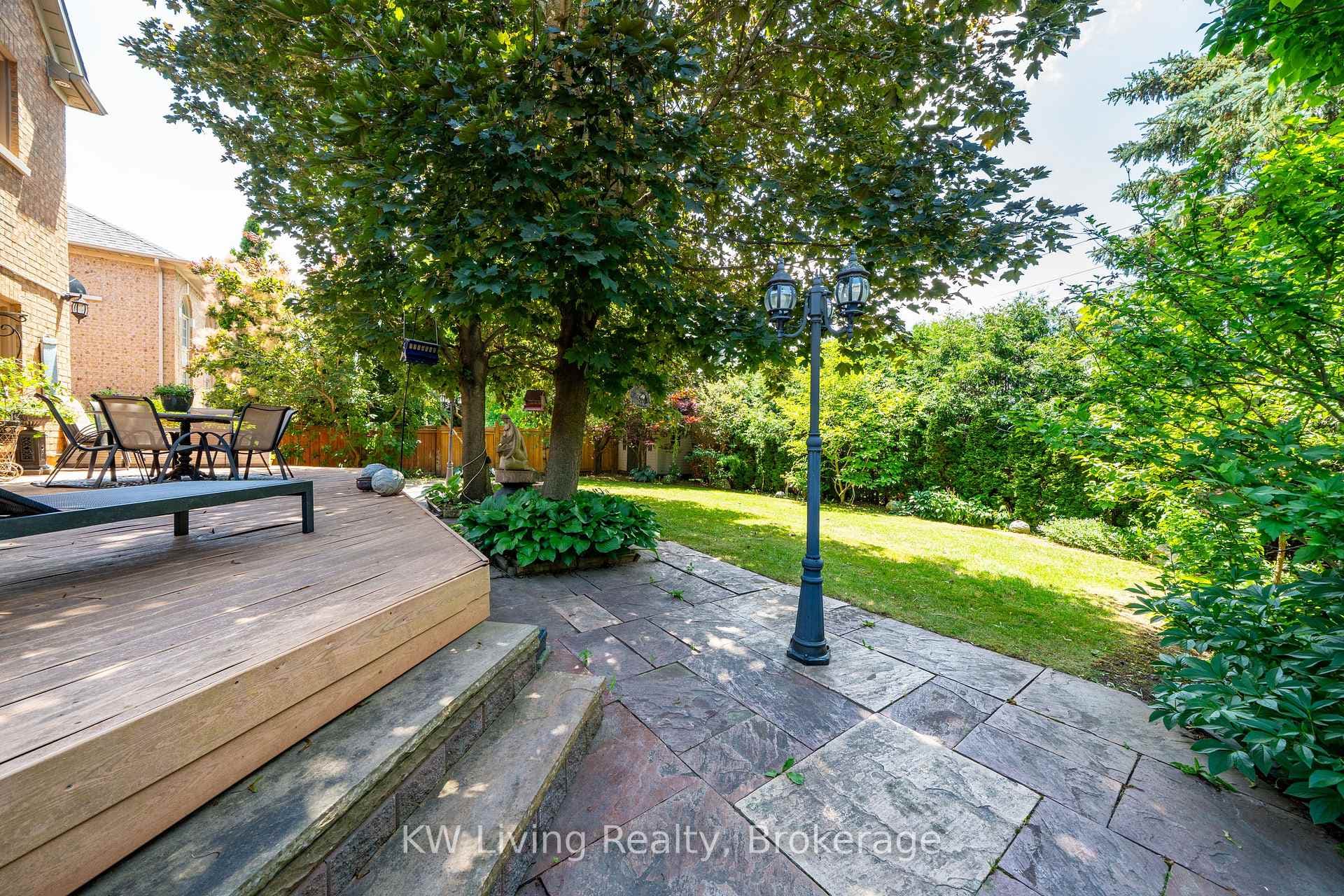 76 Silver Rose Crescent photo 32