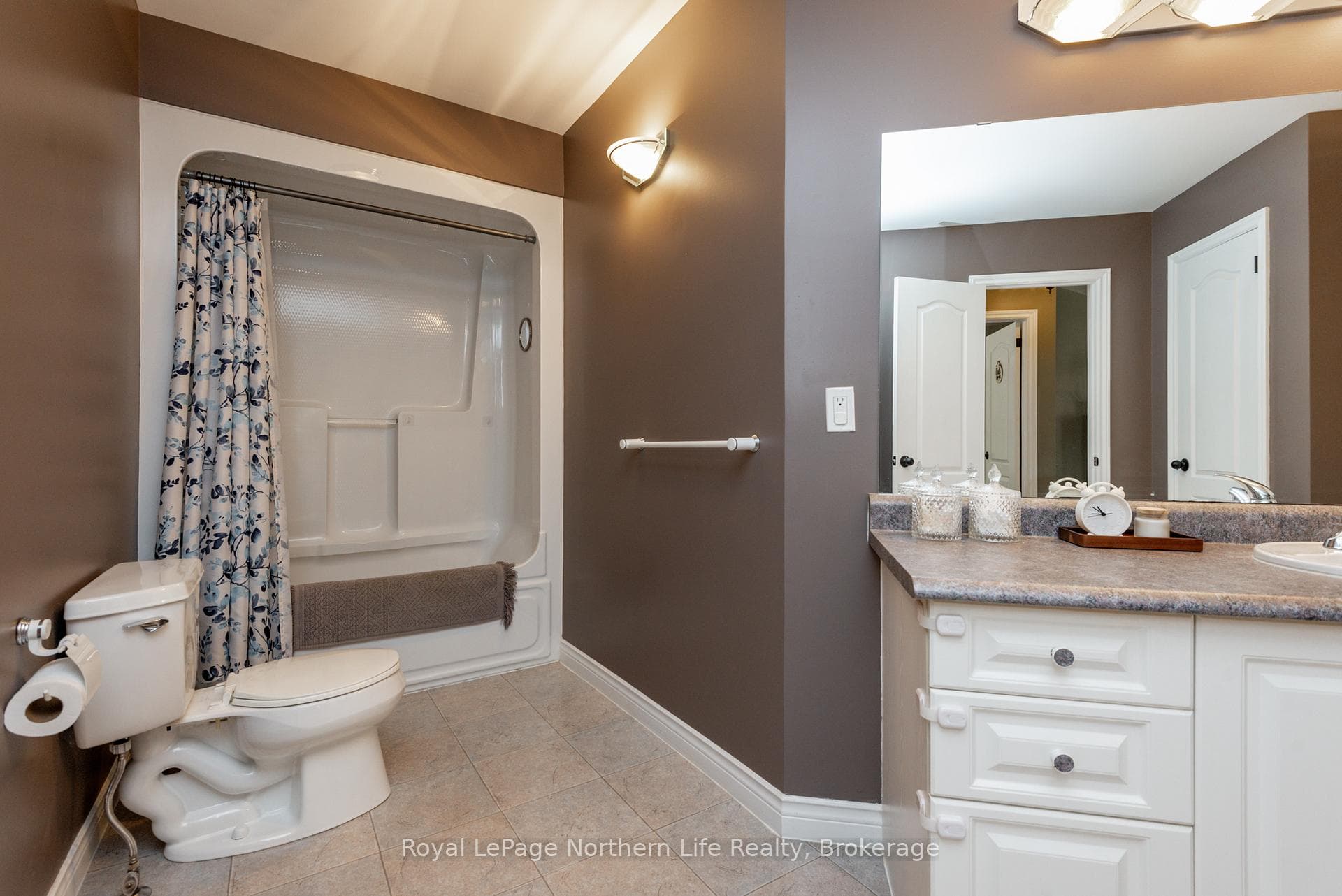 413 Pearce Street photo 24