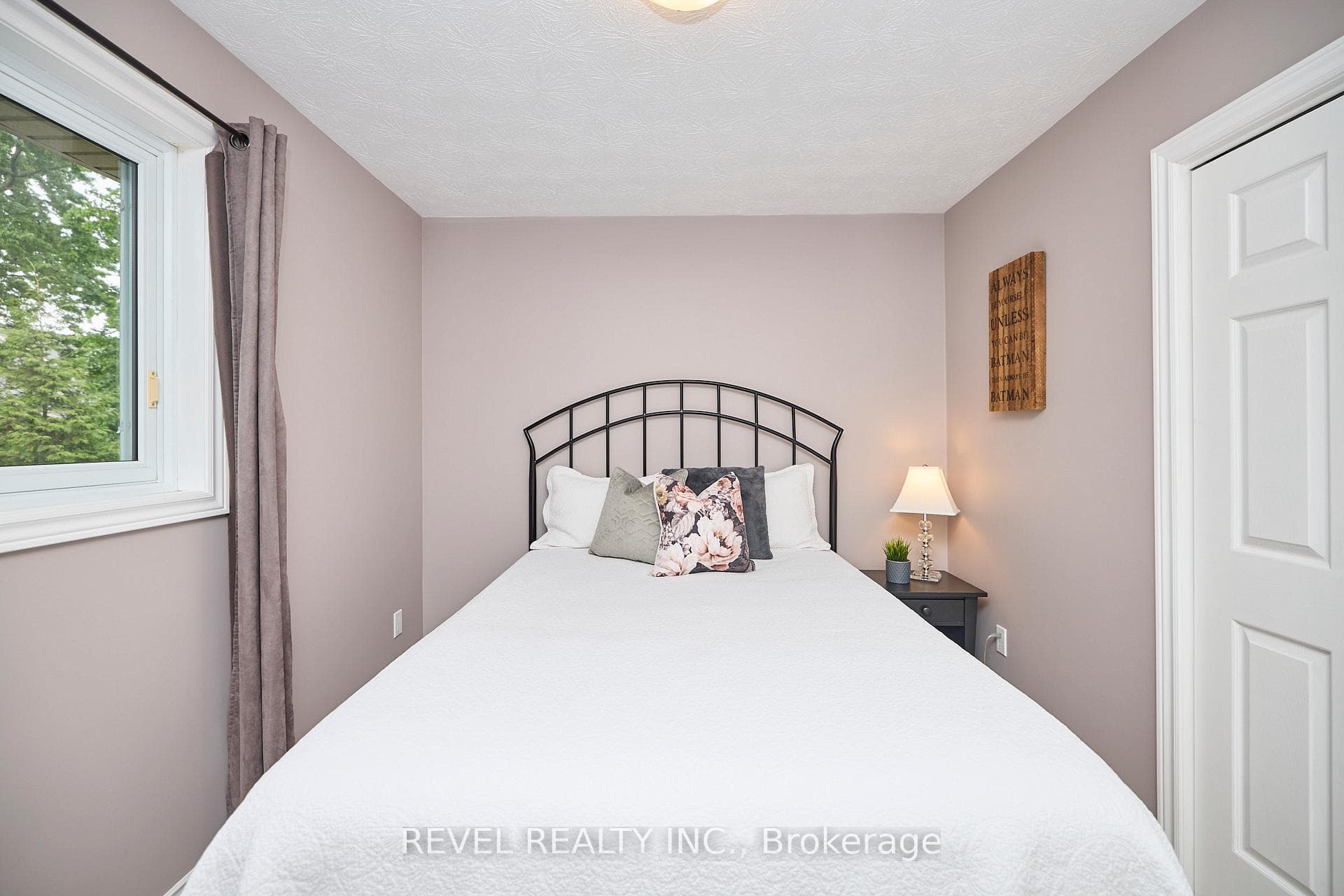 313 Beckett Crescent photo 20