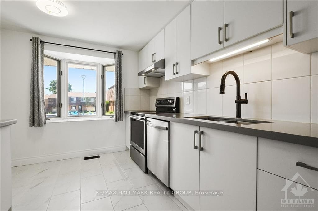907 ELMSMERE Road Unit A photo 13