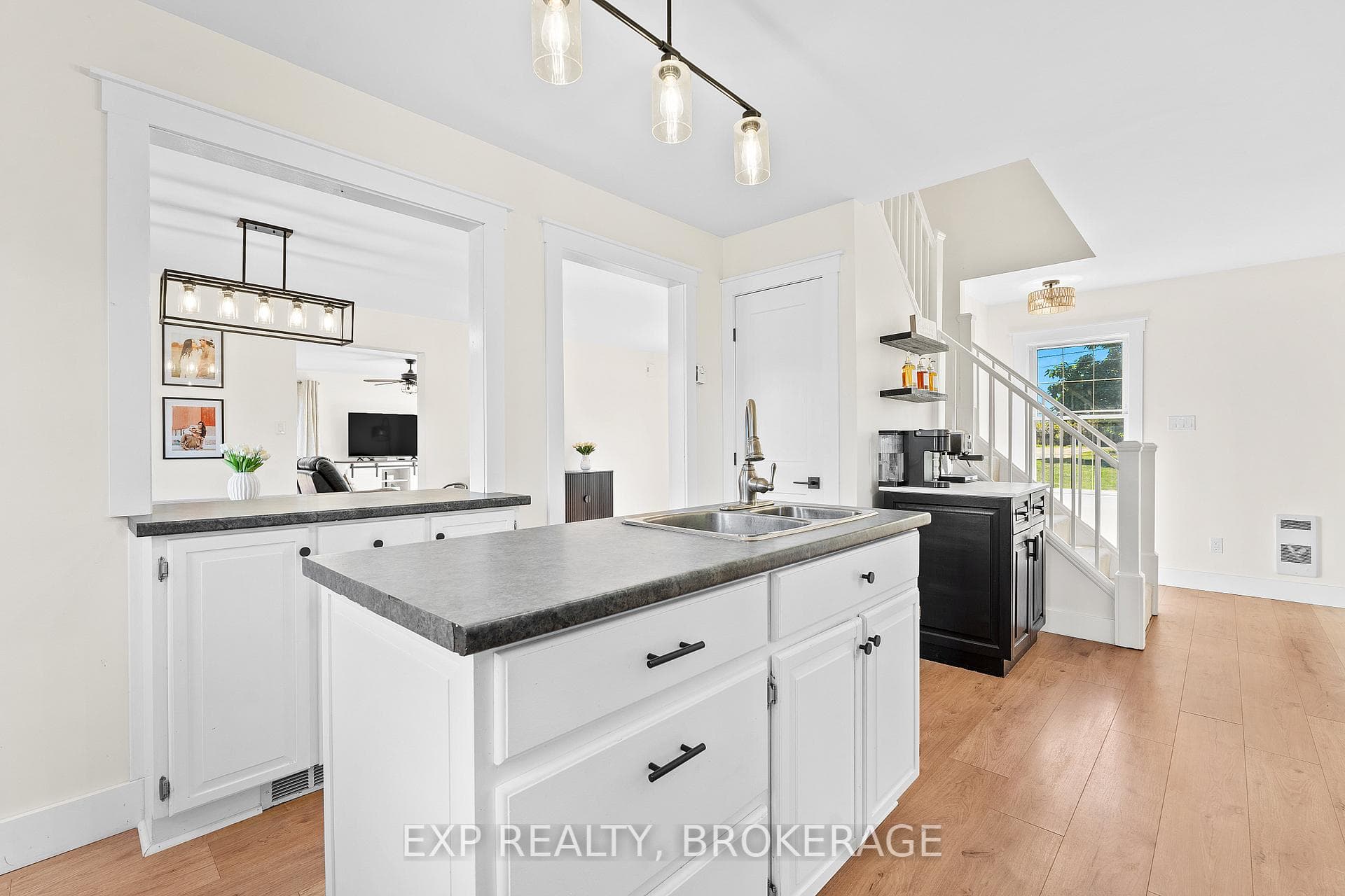 64 BERRY Road photo 17