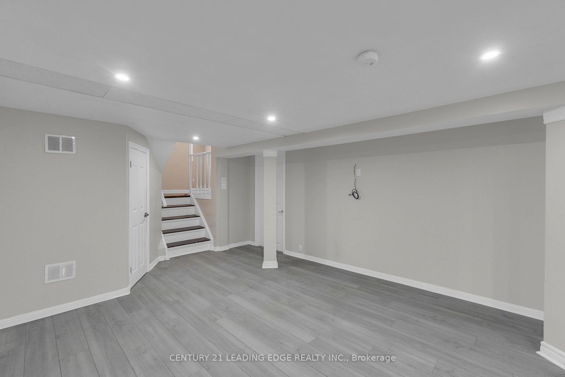 35 Benton Street photo 10