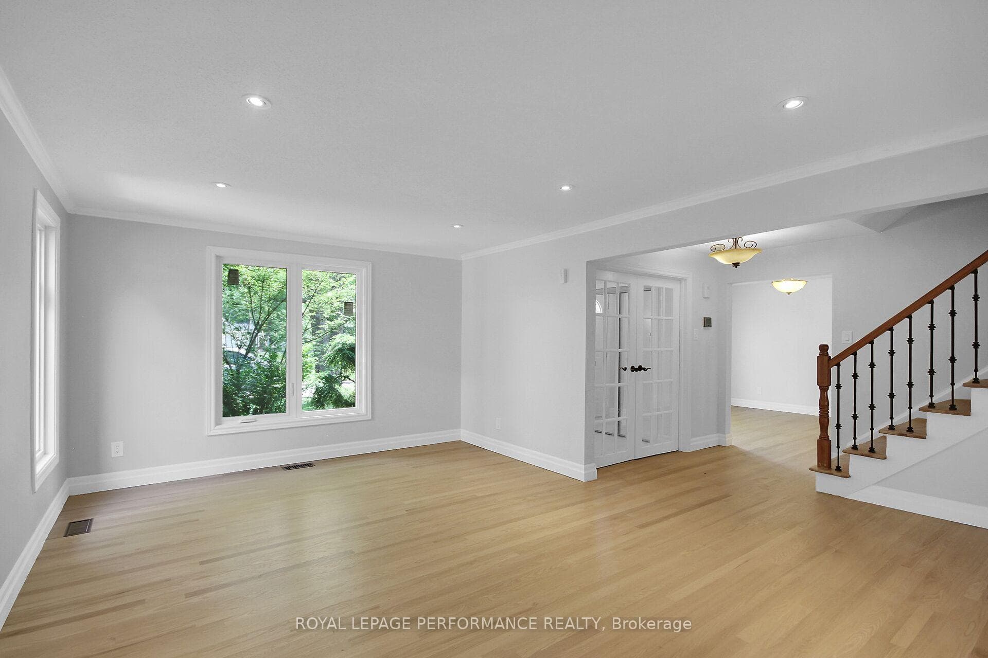 82 Queensline Drive photo 5